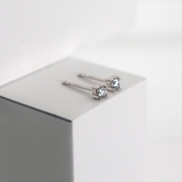 NWT Dionne Solitaire Studs 3mm // Sterling Silver + 0.2ct Diamond - Picture 4 of 4